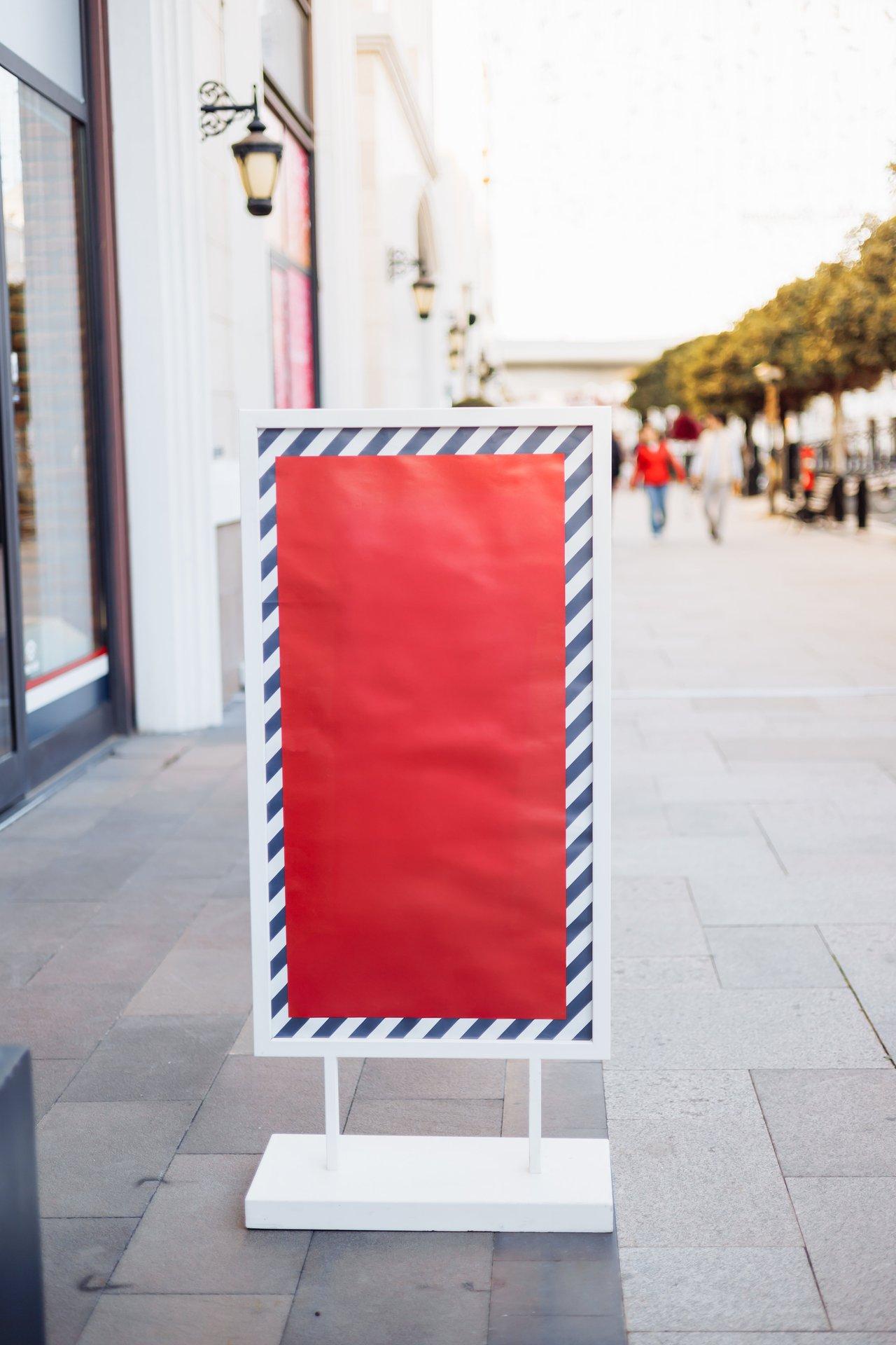 Budget affichage vitrine commerce de proximité : coûts détaillés et ROI