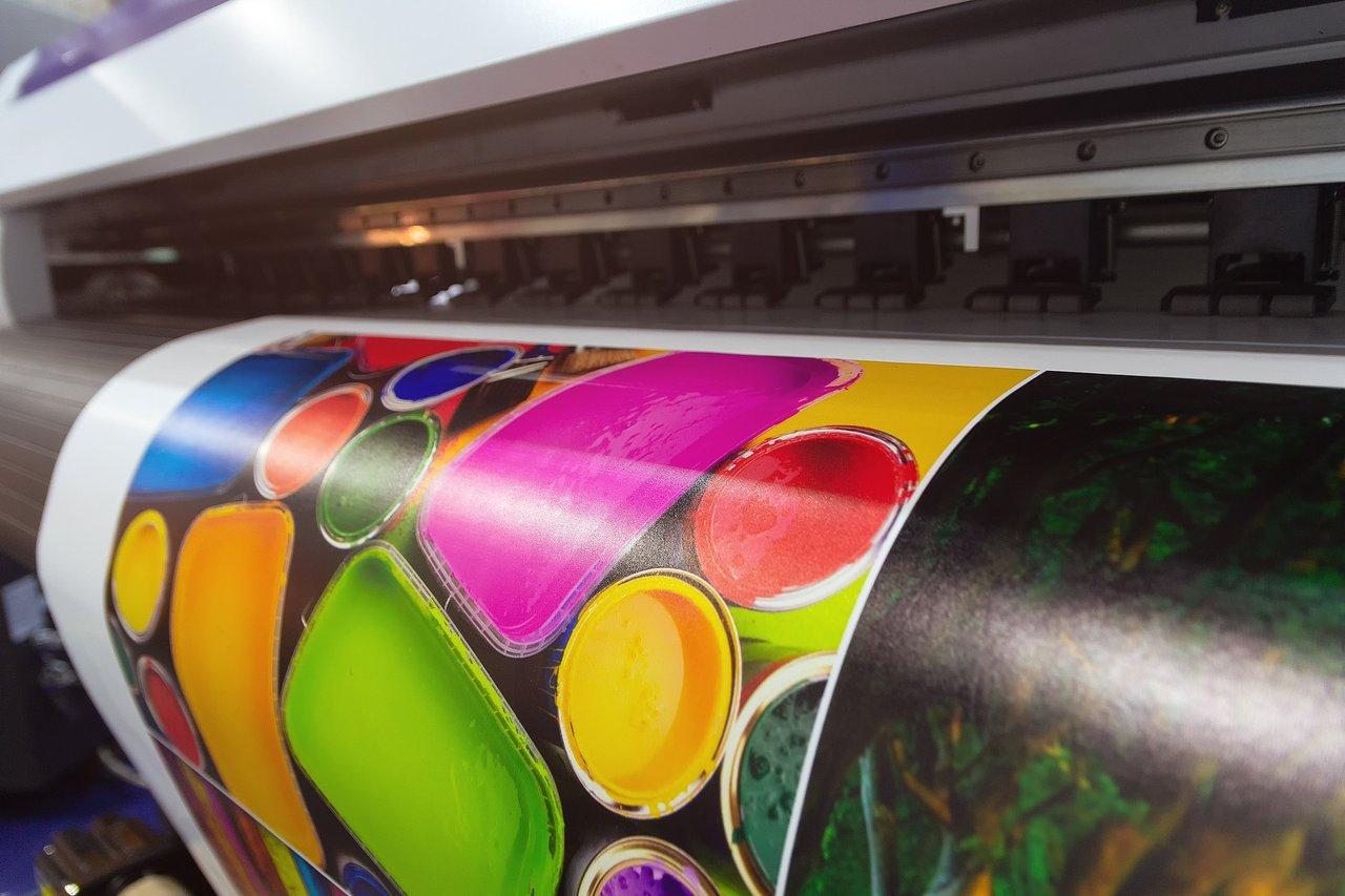 Guide complet des supports d’impression pour retail, restauration et tourisme