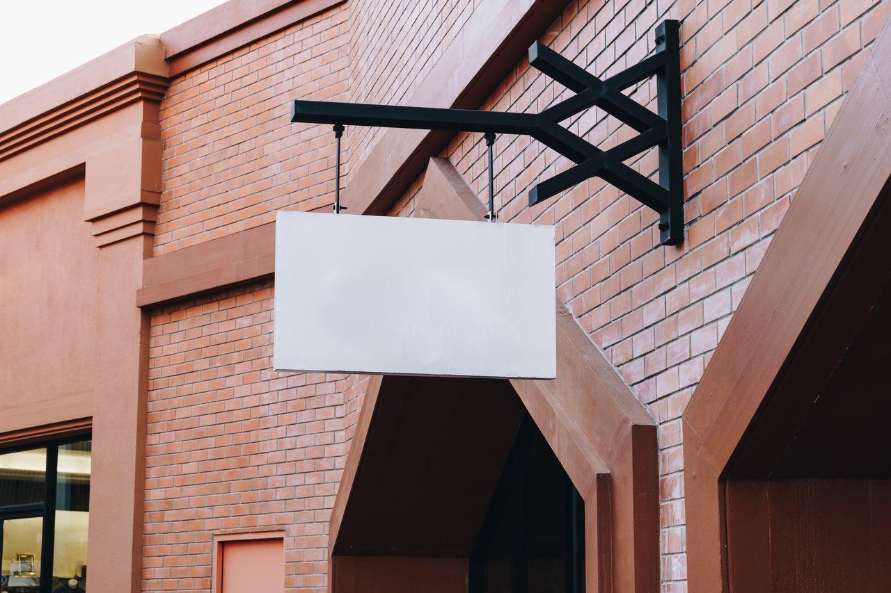 Optimiser la signalétique intérieure pour une expérience client fluide en point de vente