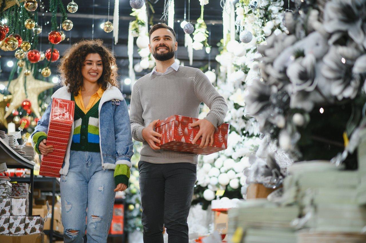 Supports print incontournables pour booster les ventes retail à Noël 2025