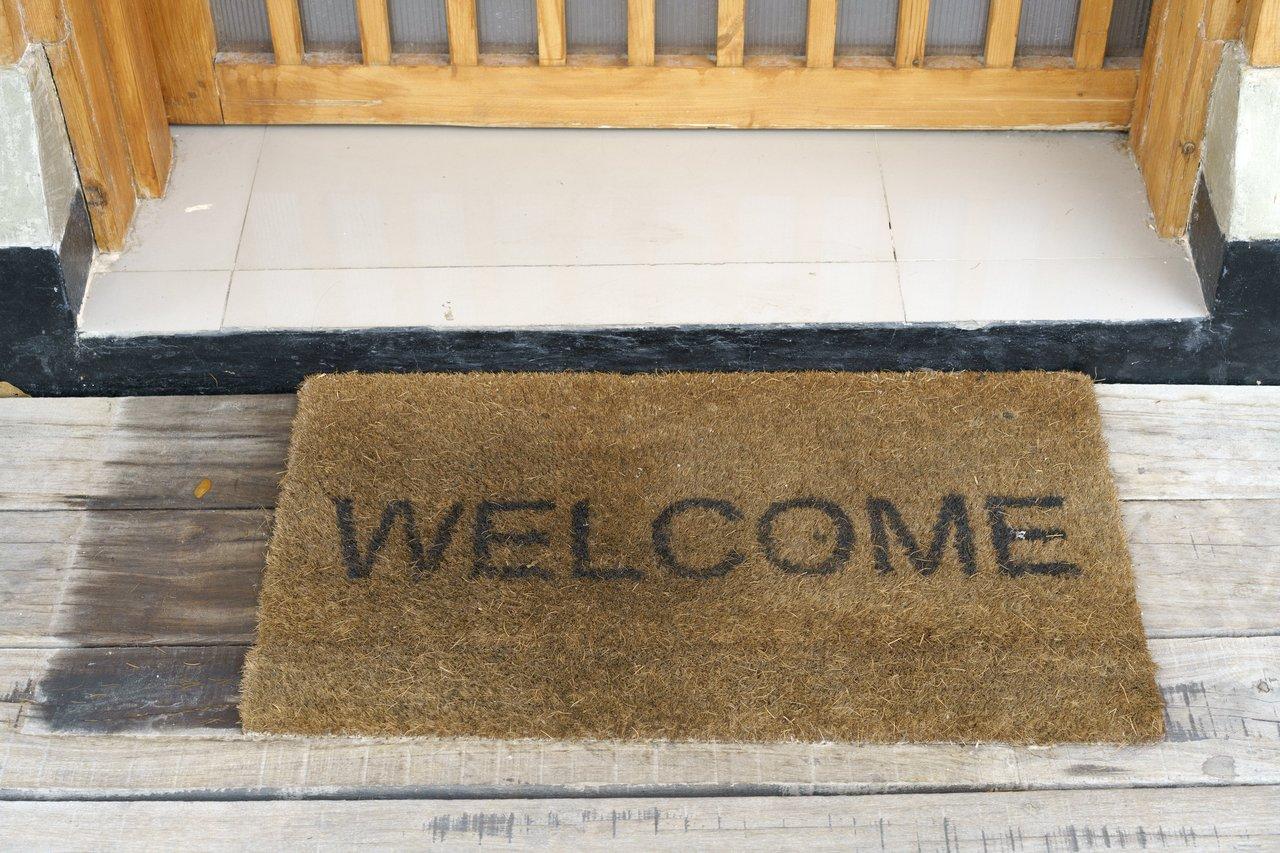 Top 5 des porte-documents pour fidéliser efficacement en chambre d’hôtes